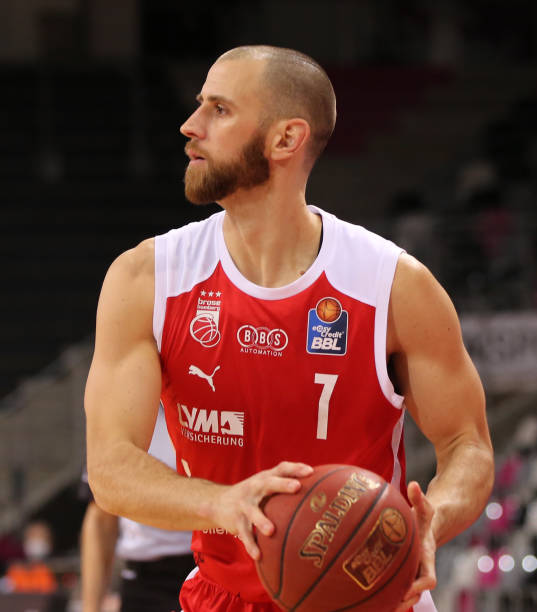 因伤退出不 因伤退出不